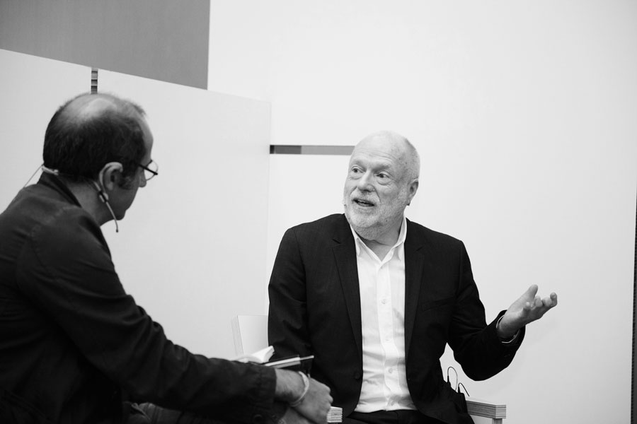 Collecting Live: In Conversation with the Players (Han Nefkens in conversation with Carles Guerra)