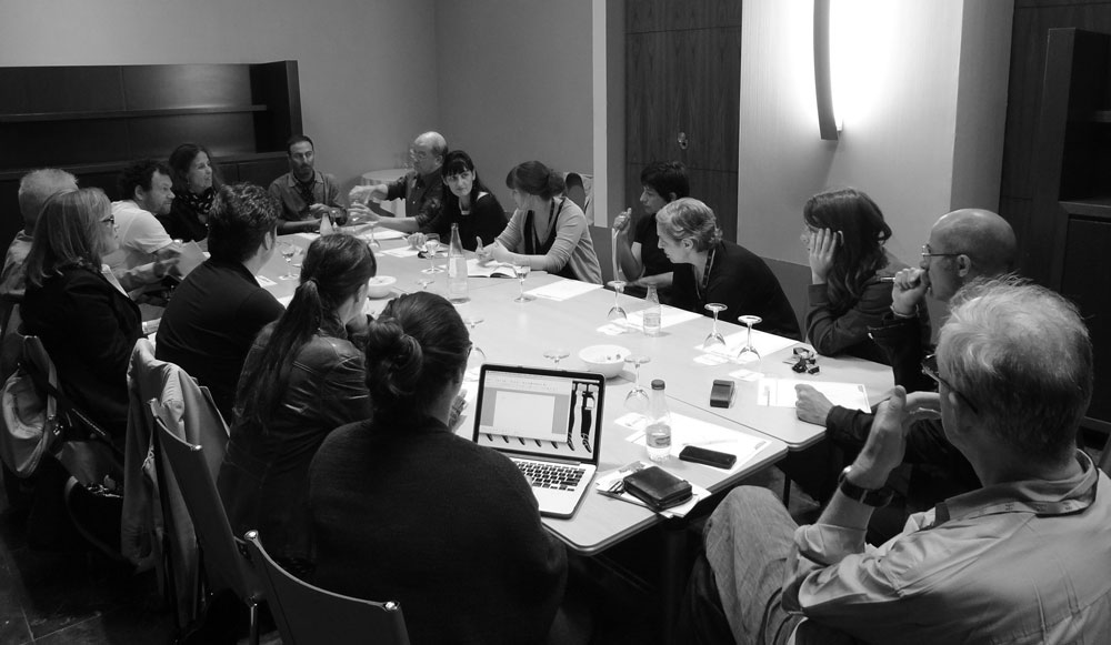 Video displays and public: current strategies and new methods