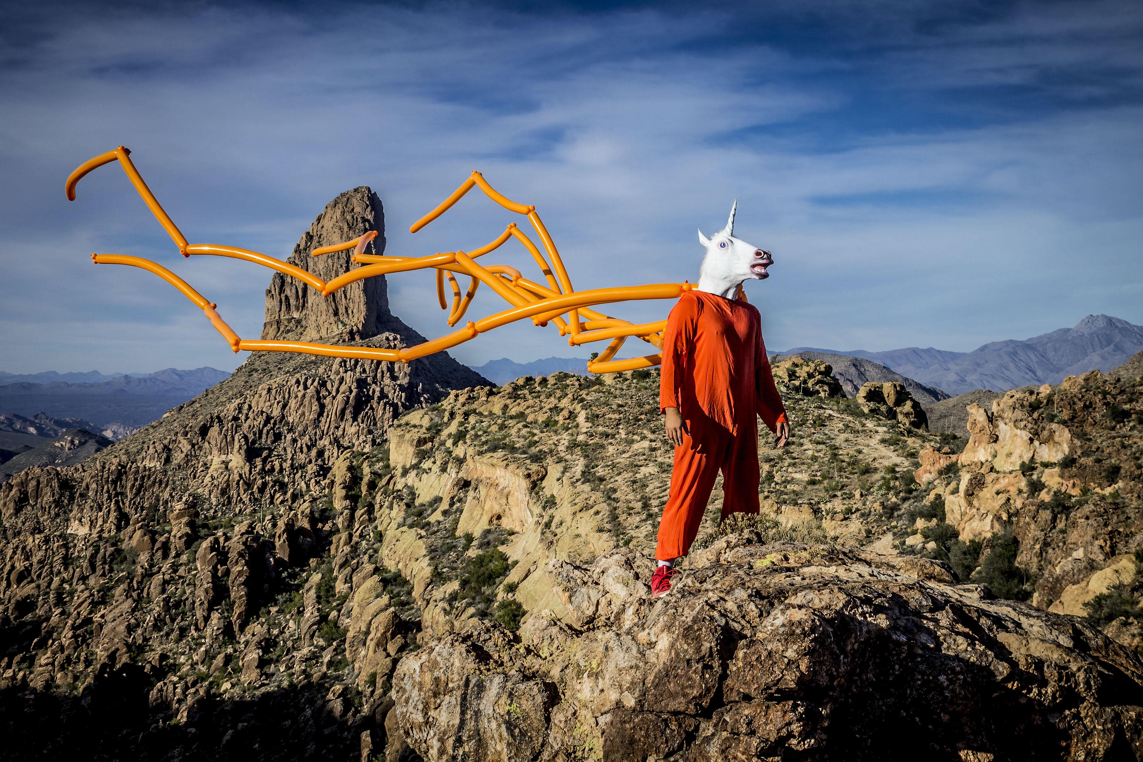 Túlio Pinto. Unicórnio, 2015. Video 9'51”. Superstition Mountains, Phoenix, Arizona, USA