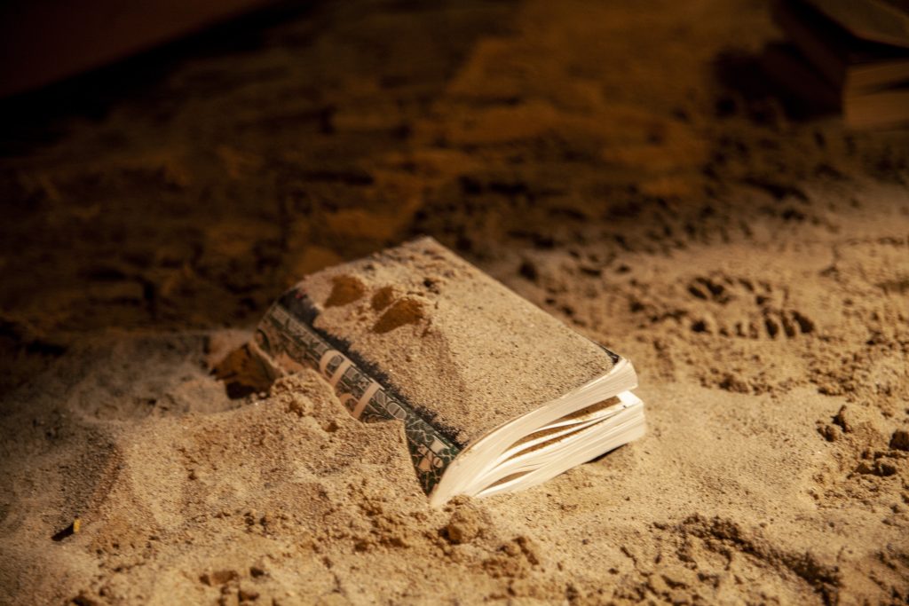 Natalia Carminati and Josecarlos Flórez. ‘Sand Walk’