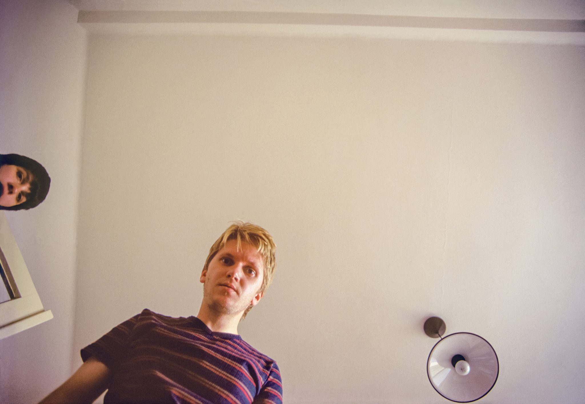 Roman Ondak, 'Our Son Watching His Parents' (Nuestro hijo observando a sus padres), 1998. © Roman Ondak, 2023.