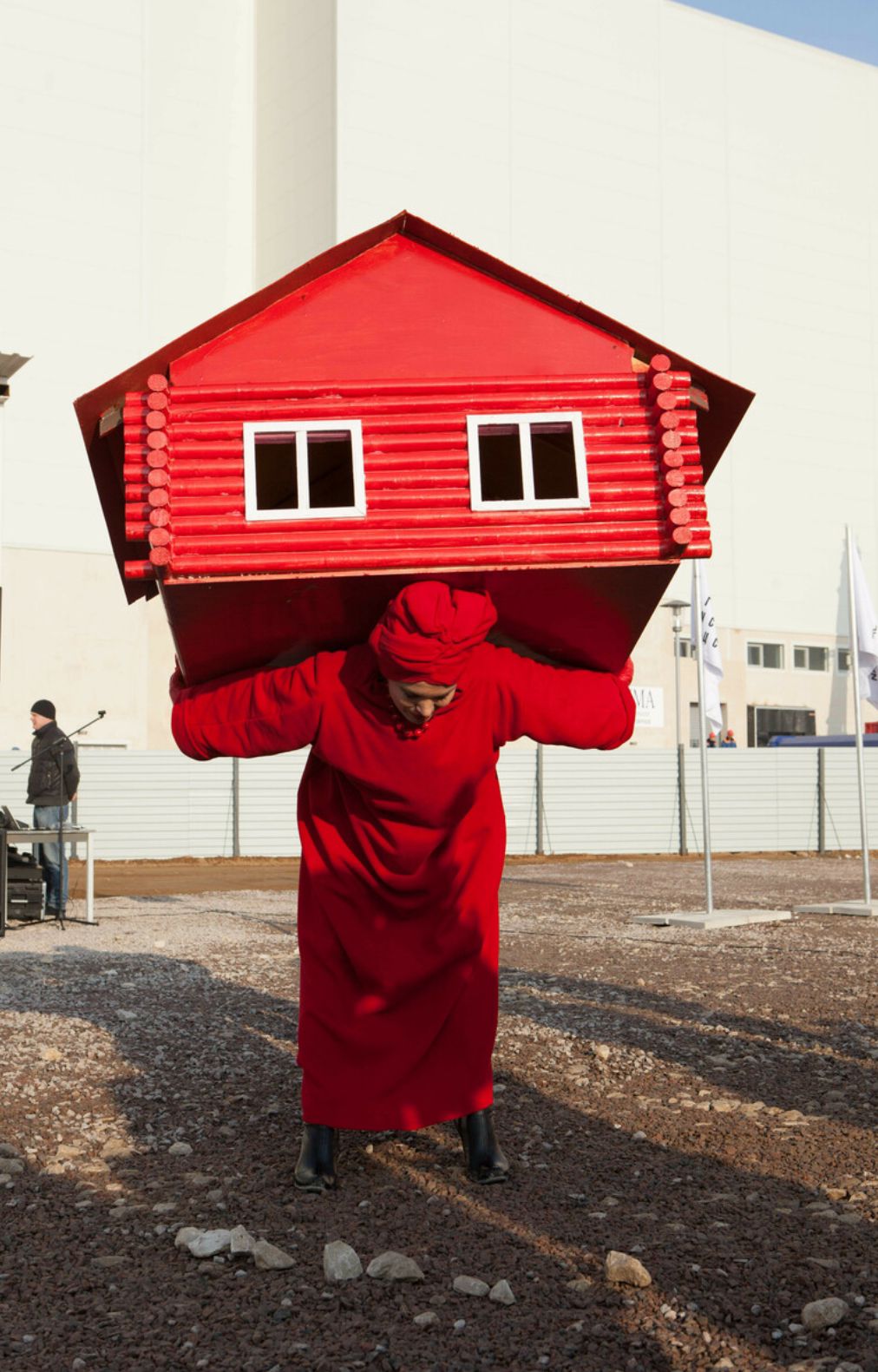“Cariàtide”, exhibition and performance by Elena Kovylina